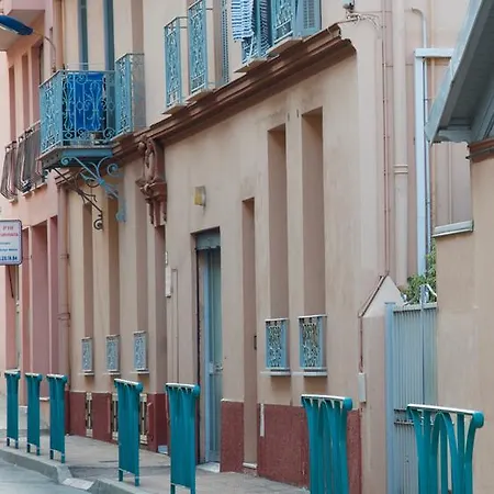 Willa Pavillon Lilly